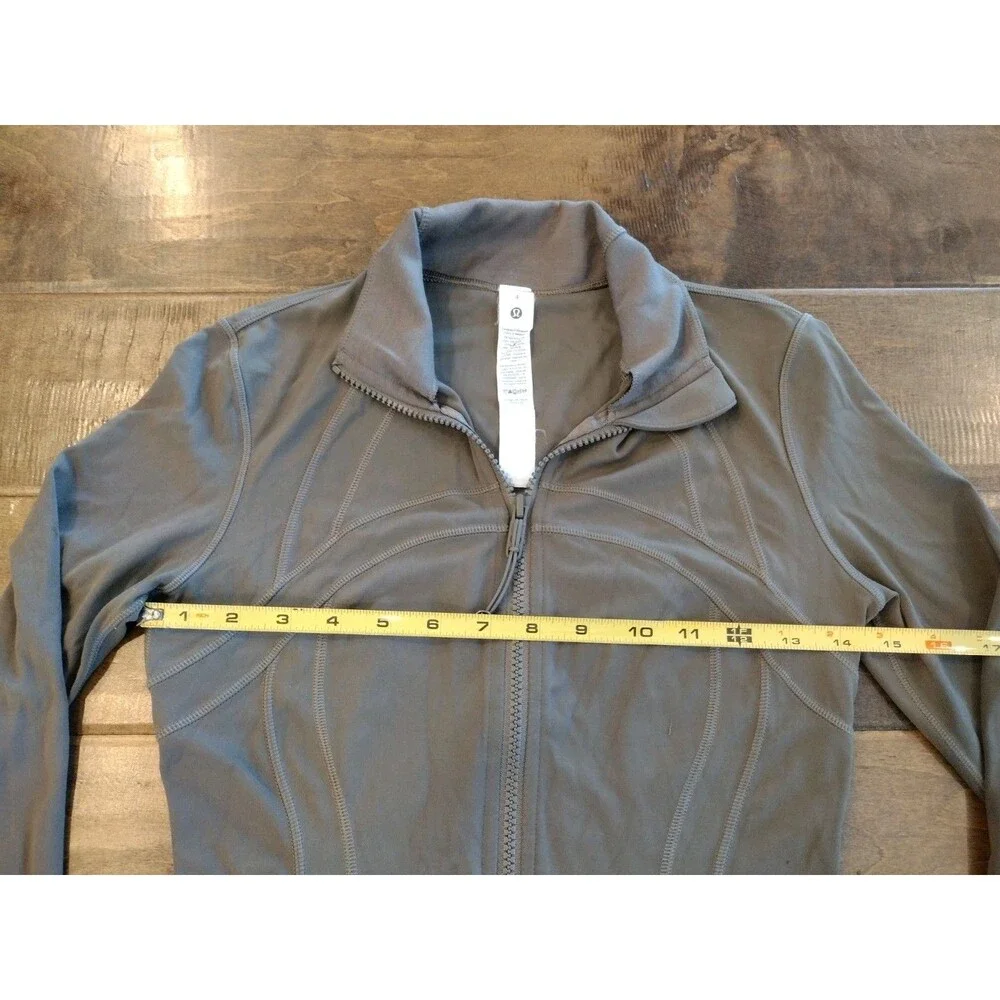 LULULEMON Women's full zip Define Jacket olive green - size 4 ($118 Retail)